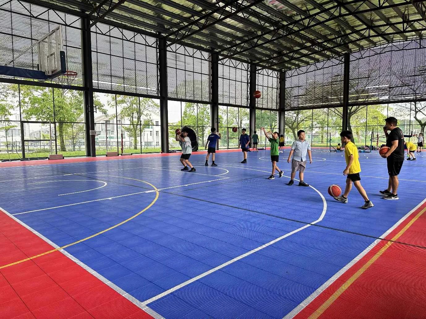 テンビー・インターナショナルスクール・セティア・エコ・パーク: Basketball court